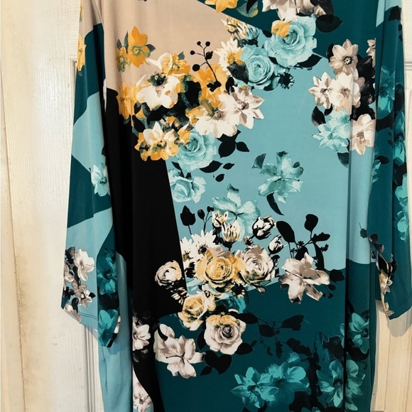 NWOT JM Collection Floral Knit Top with Silver and Gold Mini Studs - Picture 4 of 8